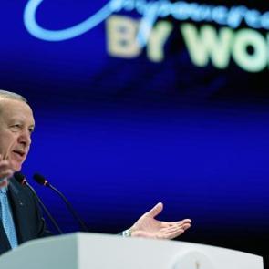 Cumhurbaşkanı Erdoğan'dan tarihi hatırlatma: 411 el kaosa kalktı manşetini nasıl unuturuz!