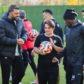 Down sendromlu Zınar, Amed Sportif'in son taktik idmanını yönetti