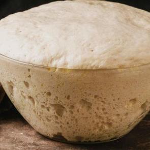 Ekmek Yapımının Kalbi: Ekşi Maya Starter Hazırlama