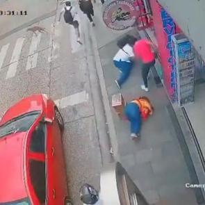 Elvador'da kucağındaki bebeğiyle yürüyen genç kadın çatışmada hayatını kaybetti