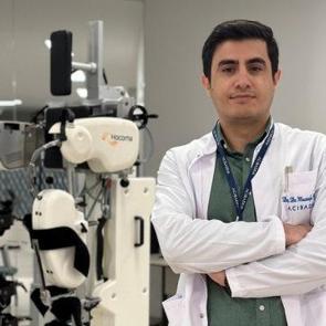 Fel&ccedil; ve omurilik hastalarında &ccedil;ığır a&ccedil;an tedavi: Do&ccedil;. Dr. Mustafa &Ccedil;orum'dan robotik &ouml;neri