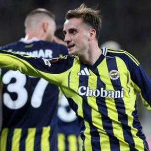 Galatasaray taraftarından Kerem Akt&uuml;rkoğlu'na 'Dolar' g&ouml;ndermesi