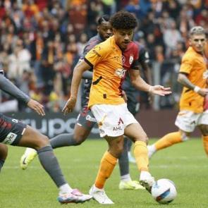 Galatasaray'da Samsun maçında Osimhen ve Torreira alarmı