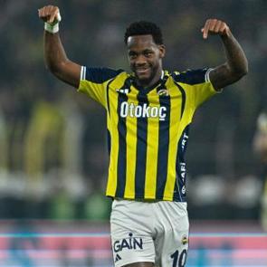 Jhon Duran derbilerde fırtına gibi