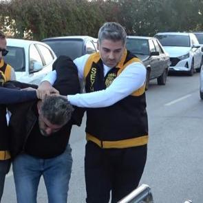 İki cinayetten aranan firari h&uuml;k&uuml;ml&uuml; 7 kitap &ccedil;ıkarmış! İşte akıl dışı olay