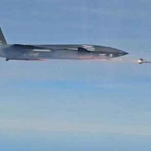 Rakipleri 'KIZILELMA, F-16’larımızı düşürür mü?' korkusu sardı! Türkiye bir ilki başardı