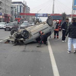 Malatya'da otomobiller çarpıştı: 3 yaralı