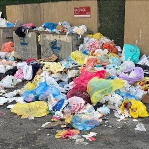 İstanbul'da 500 bin kişilik kaos: 4 gündür çöpler toplanmıyor! Maltepeli dertli:Çözüm yok!