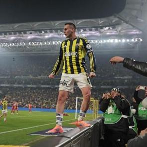 O anlar ekrana yansımadı! Dev derbinin &ouml;n&uuml;ne ge&ccedil;ti