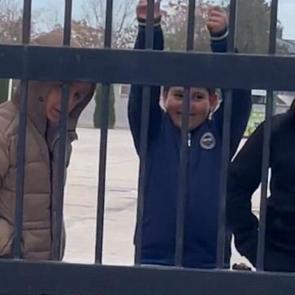 Öğrencilerden tüyleri diken diken eden diyalog: "Türk Bayrağını indirecek güç yok sende"