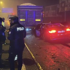 Kütahya'da otomobil TIR'a çarptı! 4 ölü