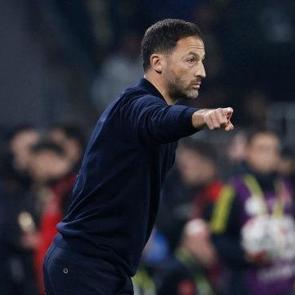 Tedesco'dan Galatasaray derbisi sonrası iki oyuncuya kesik! Formayı geri alıyor