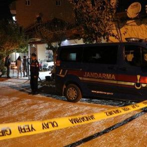 Tüfekle oynarken kız arkadaşını öldürdü