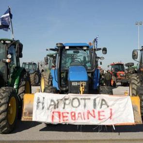 Türk sınırında büyük protesto: Çiftçiler ayaklandı!