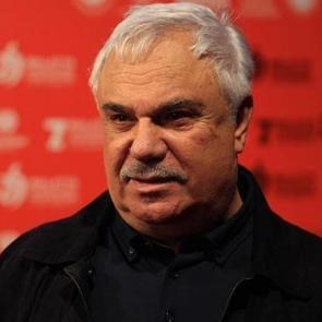 Usta oyuncu Halil Erg&uuml;n apar topar hastaneye kaldırıldı! 