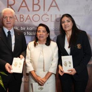N&uuml;fus m&uuml;d&uuml;r&uuml; Rabia Babaoğlu dokunduğu hikayeleri kitaplaştırdı: Katıksız