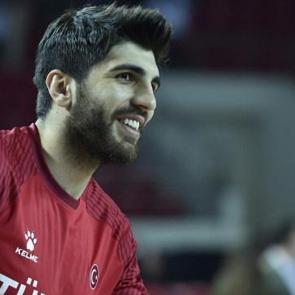 Anadolu Efes'te Burak Can Yıldızlı en az bir ay sahalardan uzak kalacak