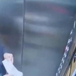 Atat&uuml;rk'&uuml;n portresine t&uuml;k&uuml;ren kurye yakalandı