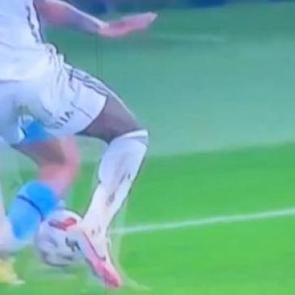 Trabzonspor-Beşiktaş ma&ccedil;ında tartışmalı kararlar! Eski hakemler bile anlaşamadı