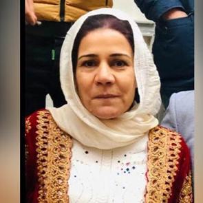 Evde yemek hazırlayan kadının feci &ouml;l&uuml;m&uuml;! Elektrik akımına kapıldı