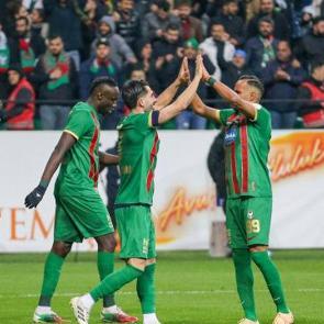 Her hafta lider değişiyor! Kritik ma&ccedil;ı kazanıp zirveye y&uuml;kseldiler