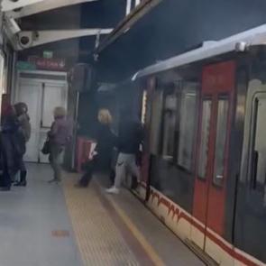 İzmir'de korkutan anlar: Metro vagonu raydan &ccedil;ıktı!