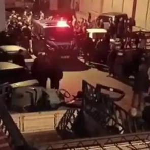 Mahalle karıştı: 1 &ouml;l&uuml;, 6 yaralı