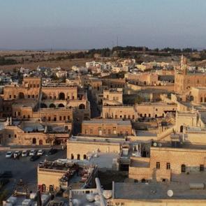 Medeniyetler şehri Mardin! Doğal &ccedil;ekim platosuna d&ouml;n&uuml;şt&uuml;