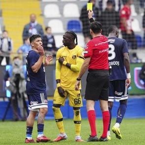 Servet &Ccedil;etin'in takımı 85'te şoku yaşadı! Derbiyi kaybettiler