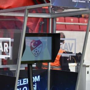 Trabzonspor-Beşiktaş ma&ccedil;ının VAR hakemi a&ccedil;ıklandı