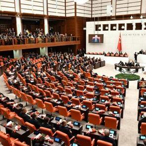 TBMM'ye yeni dokunulmazlık dosyaları sevk edildi! Aralarında &Ouml;zg&uuml;r &Ouml;zel de var