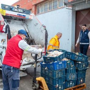 T&uuml;m mahalleyi k&ouml;t&uuml; koku sarmıştı: Nedeni 25 kasa tavuk &ccedil;ıktı!