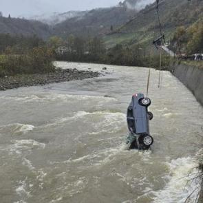 Vefat eden annesi i&ccedil;in mezar yeri bakıyordu: 2 kişi feci şekilde can verdi!