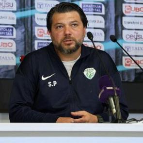 Gen&ccedil; teknik direkt&ouml;r isyan etti: Kul&uuml;bede oyuncu yok!