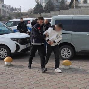 Hem parasını gasp ettiler hem de o &ccedil;ıplak g&ouml;r&uuml;nt&uuml;lerle tehdit ettiler