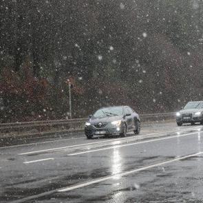 Bolu Dağı&rsquo;na mevsimin ilk karı d&uuml;şt&uuml;: Ekipler teyakkuzda