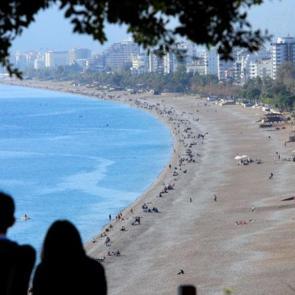 Antalya&rsquo;da aralık ayında deniz keyfi!