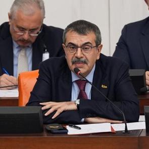 Bakan Tekin'den K&uuml;rt&ccedil;e &ouml;ğretmen a&ccedil;ıklaması