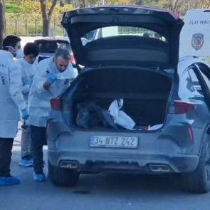 Bakırk&ouml;y&rsquo;de seyir halindeki otomobile silahlı saldırı: 1 kişi &ouml;ld&uuml;