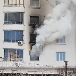 Batman'da apartman dairesinde &ccedil;ıkan yangın s&ouml;nd&uuml;r&uuml;ld&uuml;