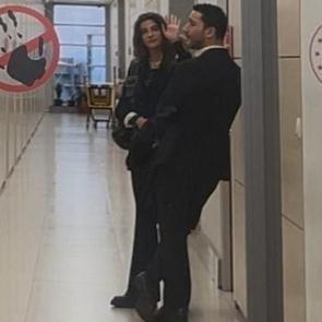 Berrak T&uuml;z&uuml;nata&ccedil;, uyuşturucu operasyonu kapsamında adliyede! Kameralara el salladı