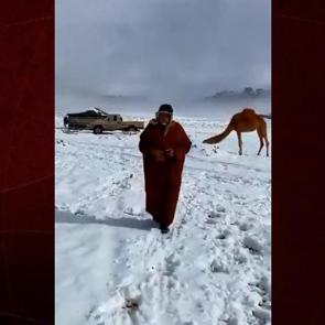 Beyaz rahmet Arabistan'a yağdı! İşte b&ouml;lge halkını şaşırtan kar yağışı