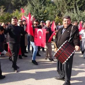 CHP'den istifa eden vekil memleketinde coşkuyla karşılandı! &Ouml;zg&uuml;r &Ouml;zel'e ağır s&ouml;zler