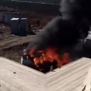 Elazığ&rsquo;da park halindeki ara&ccedil; alev alev yandı