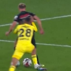 Fenerbah&ccedil;e ma&ccedil;ında kırmızı kart tartışmaları! Beşiktaş'a &ccedil;ıkan kart akıllara geldi