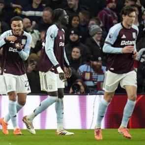 Fenerbah&ccedil;e'nin rakibi Premier Lig devini devirdi! &Uuml;st &uuml;ste 10. galibiyet