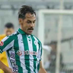Fenerbah&ccedil;e ma&ccedil;ının ardından Konyasporlu yıldızı kahreden haber! Babası kalp krizi ge&ccedil;irdi