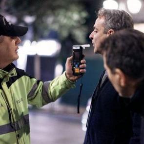 Miçotakis polis uygulamasına takıldı