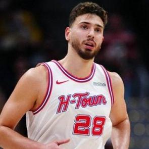 NBA'de &ccedil;ılgın d&uuml;ello! Alperen Şeng&uuml;n, 'triple'double' yaptığı ma&ccedil;ta Jokic'e takıldı