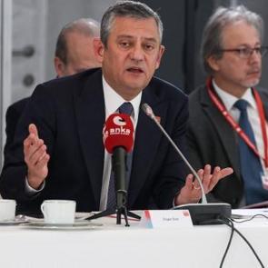 &Ouml;zel'e Br&uuml;ksel'de şok! Hayranlık duyduğu isim 5 dakika bile ayırmayınca tepki g&ouml;sterdi...